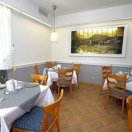 Lindemann Hotel